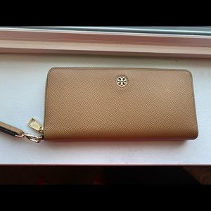 Tory Burch Wallet / Wristlet